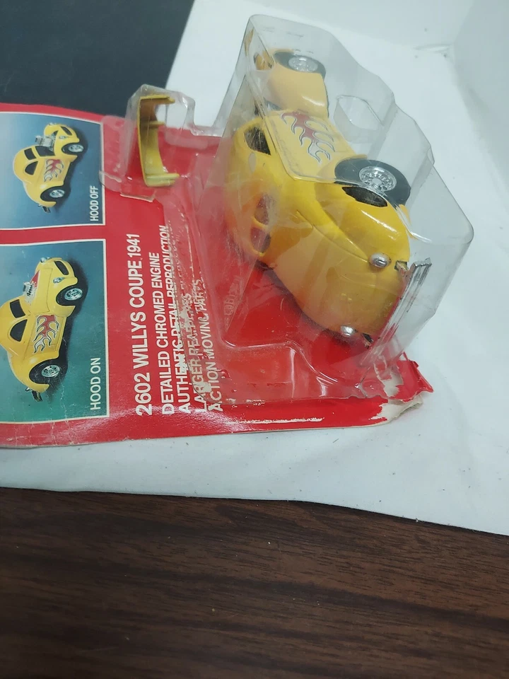 Majorette '41 Willys Coupe No. 2602 1/32-scale damaged box - Image 3 of 4