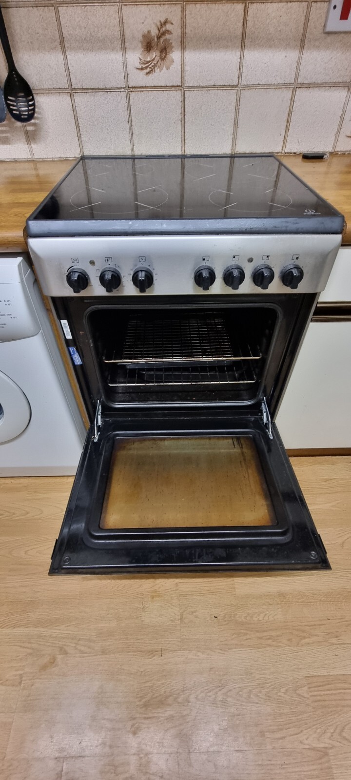 Indesit Free Standing Electric Oven And Hob eBay
