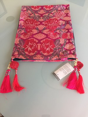 NWT Good Earth Table RUNNER Gyasar Lhasa Handwoven Valentine Red Silk Brocade