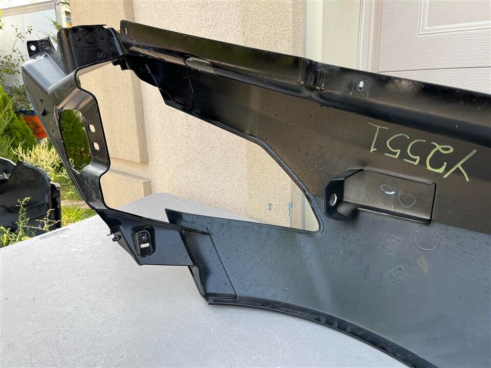 2016-2019 16 17 18 19 Chevrolet Corvette ZR1 Right Hand Fender OEM