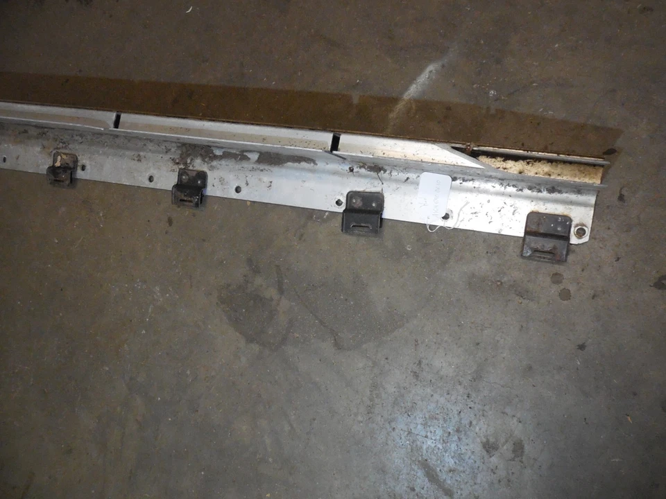 Board Bracket Sill Sidebar RIGHT 1646900610 06-11 Mercedes Benz W164 ML350 ML500 - Image 4 of 4