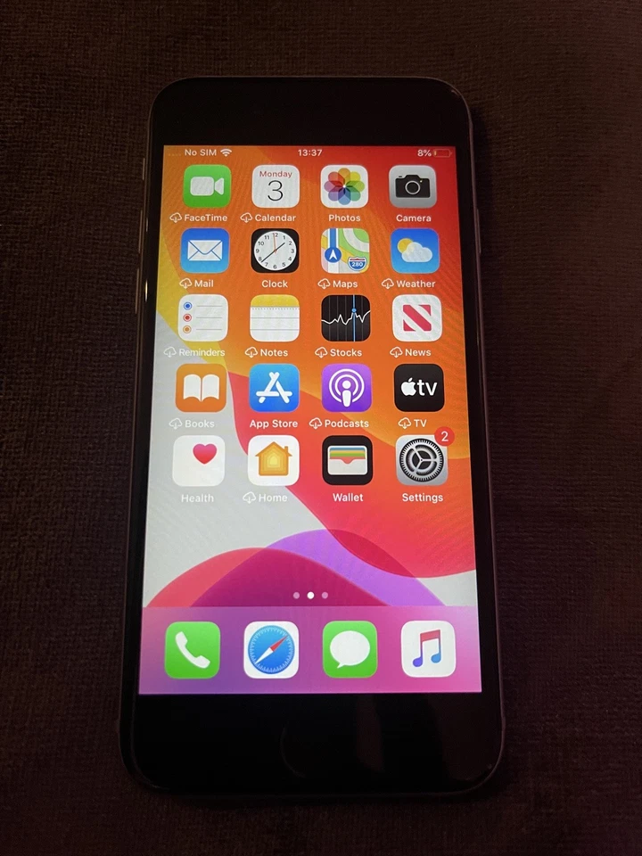 Apple iPhone 6S 64GB in Grey - Image 2 of 4