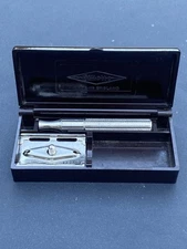 Vintage 1940’s/50’s Gillette “Thin Handled Tech”  Safety Razor Set