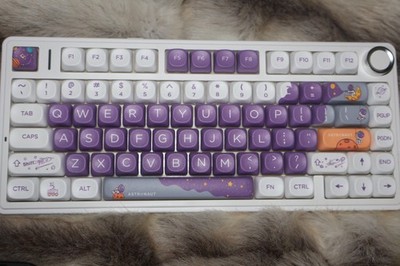 Custom Aula f75 pro mechanical keyboard. RGB backlight, PBT MOA keycaps.Hot swap
