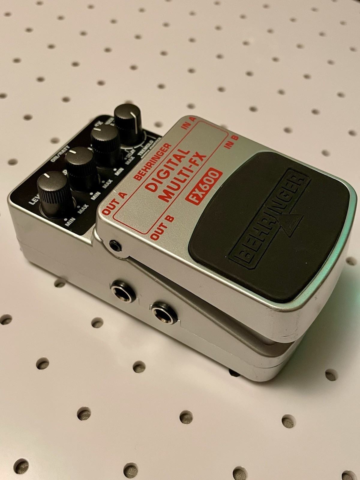 Behringer FX600 Digital Multi-FX Guitar Bass Effect Pedal