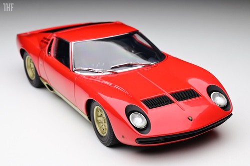 1/18 AUTOart Lamborghini Miura SV 1971 Red/Gold-74545*RARE trim - Picture 4 of 9