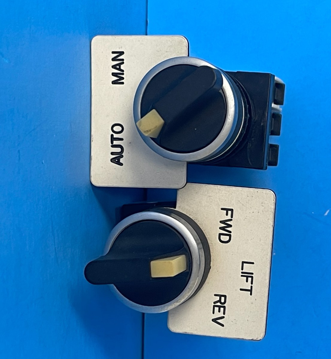 Baco 22 mm 3 Positions momentary contact & 2 positions Maintained  [Lot of 2]