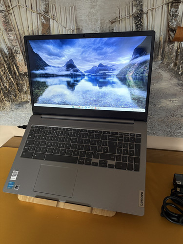 Lenovo 15.6” Chromebook ~ Intel N6000 ~ 128Gb SSD ~ Full HD Display - Picture 1 of 5