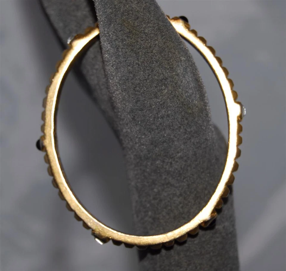 Brazalete brazalete Carolee de diamantes de imitación blancos y vidrio negro en tono dorado ovalado Foto 2 de 4