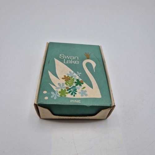 Vintage Swan Lake Pine Bath