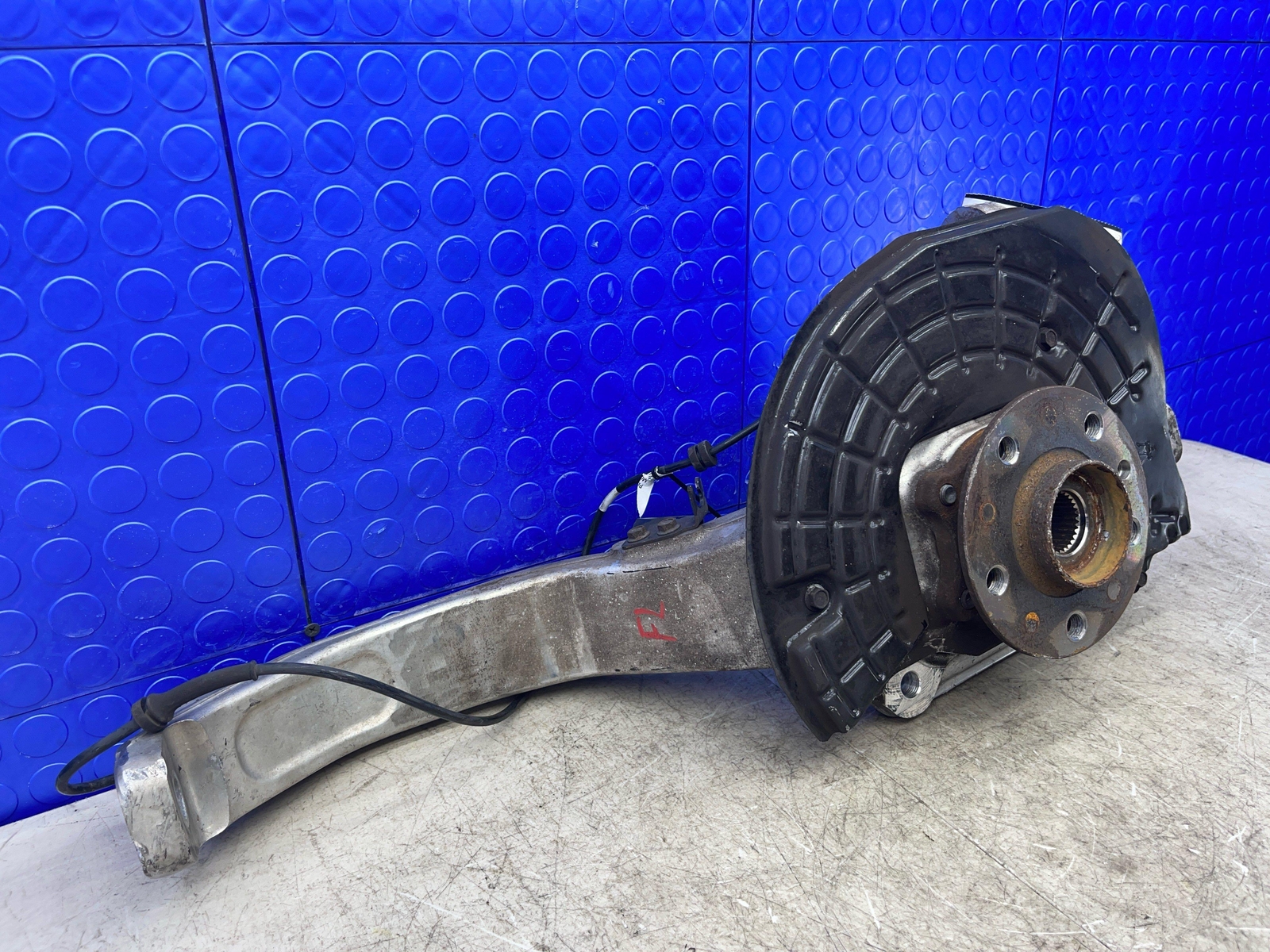 2017-2022 MASERATI LEVANTE OEM FRONT LEFT SPINDLE KNUCKLE WHEEL HUB
