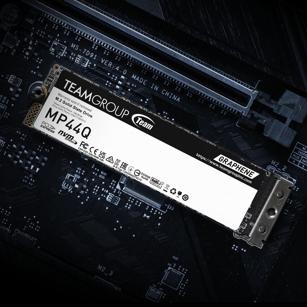 内蔵型SSD TEAMGROUP MP44Q 1TB SSD TM8FFD001T0C101 MP44Q M.2 PCIe 4.0 SSD 1TB - TEAMGROUP