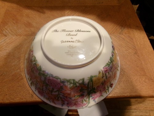 LENOX The Flower Blossom Collection 9" Round Vegetable Bowl by Suzanne Clee - Picture 2 of 7
