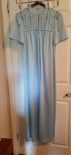 Vanity Fair women's vintage long robe ice blue lovely SZ M pre-own
