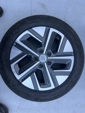 GENUINE HYUNDAI KONA 17 INCH ALLOY WHEEL GOOD TYRE 52910-K4100 2018-2023