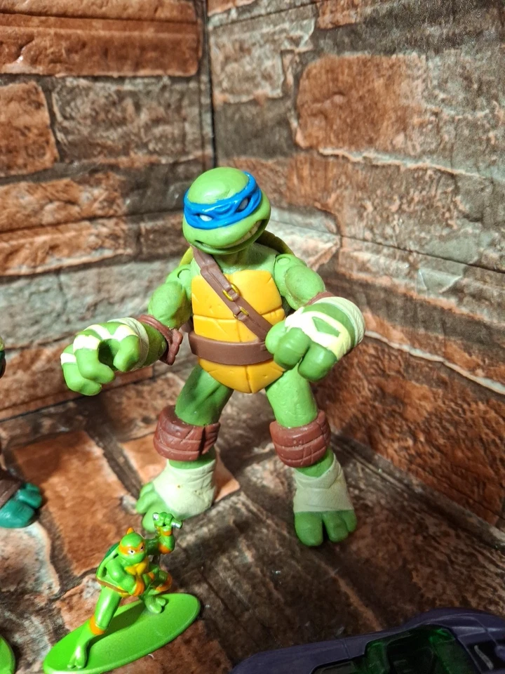 TMNT Teenage Mutant Ninja Turtles lot Of Figures And Cars - Image 3 of 4