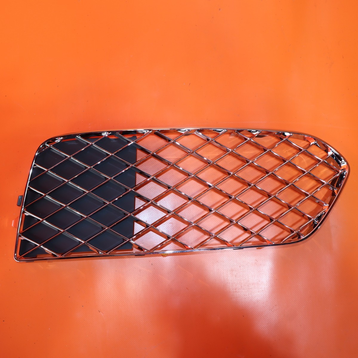 BENTLEY BENTAYGA GRILLE RIGHT LOWER 2016 2017 2018 2019 36A 807 346 G CHROME OEM