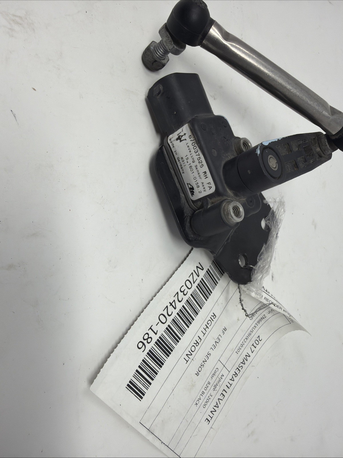 Maserati Levante 2017 Front Right Ride height sensor P/N 670037525