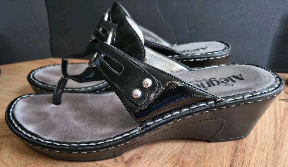 Sandalias Alegria Lola Tanga Cuña Cuero Negro Talla 10-US Correa Ajustable Foto 4 de 4