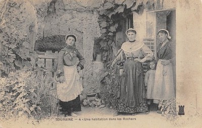 Old postcard 37 TOURAINE / A DWELLING IN THE ROCKS