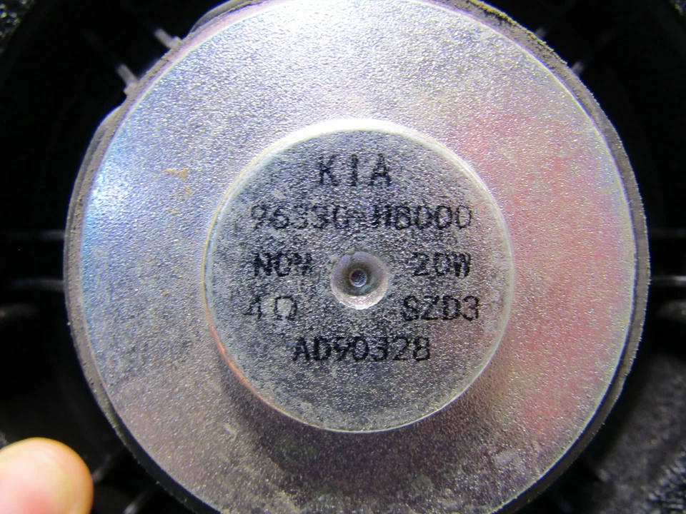 KIA STONIC 2017-20 OFFSIDE/RIGHT REAR DOOR SPEAKER 96330-H8000            O4137 - Image 3 of 4