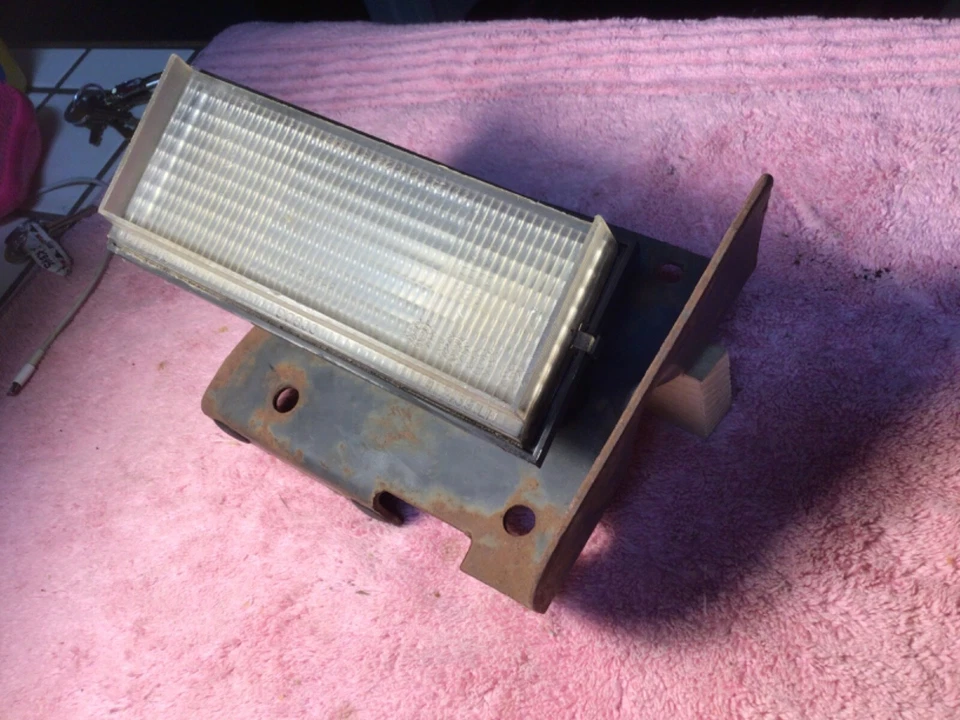 ПАРКОВОЧНАЯ ЛАМПА Chrysler 4174391 левая с КРОНШТЕЙНОМ 1982-1987 Chrysler New Yorker б/у - Изображение 2 из 4