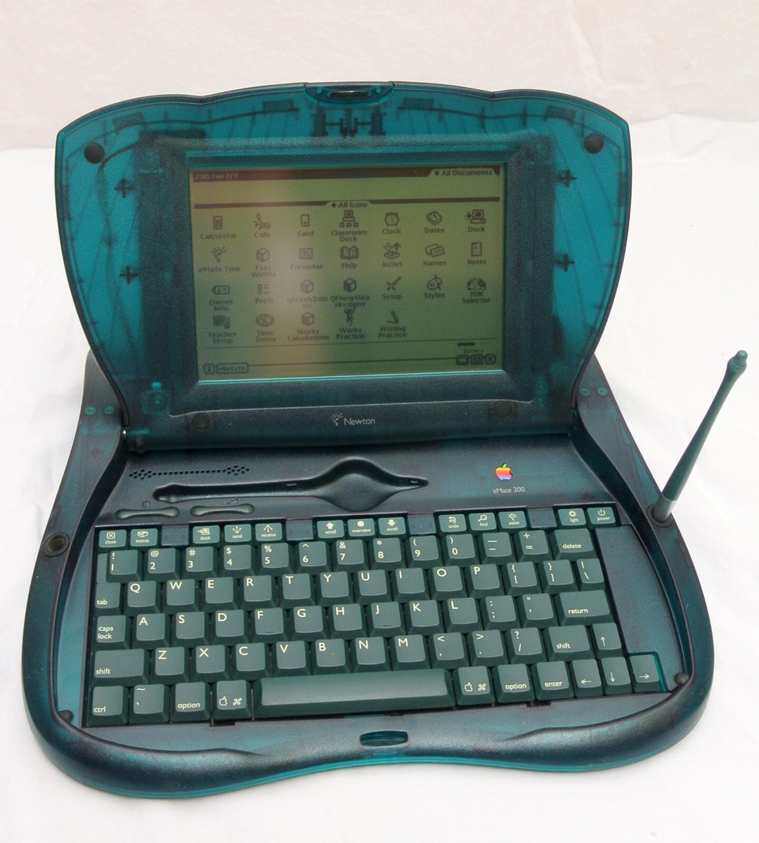 Apple Newton eMate 300 Touch Screen Laptop Computer PDA H0208 