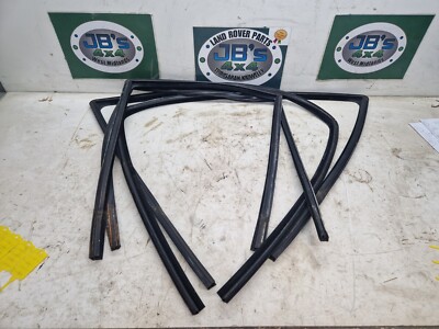 FREELANDER 2 SET OF 4 WINDOW RUBBER SEAL SURROUNDS