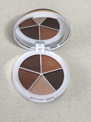 I HEART REVOLUTION DONUT EYESHADOW PALETTE - CHOCOLATE CUSTARD - NEW IN BOX