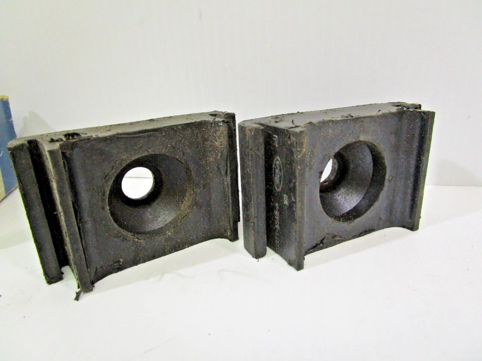 NUEVO EN STOCK FORD lote de 2 1961-62 F100 F200 CAMIÓN MOTOR TRASERO MONTAJE RETENEDOR C0TT-6068-A Foto 3 de 4