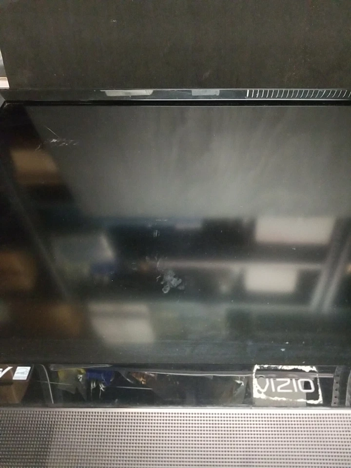 VIZIO E320VL 32-inch 720p LCD HDTV, missing stand & remote - Image 3 of 4