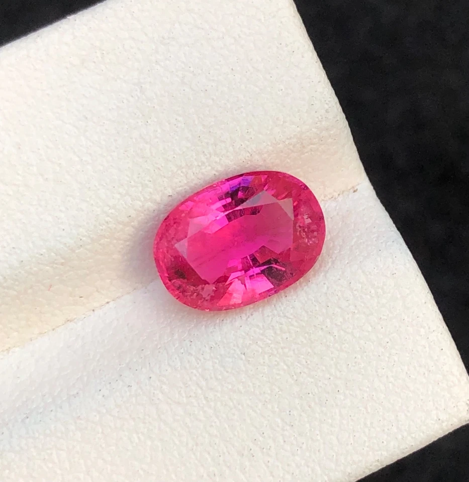 Bonita turmalina de rubelita de corte natural de 3,12 quilates, piedras preciosas sueltas de Afganistán Foto 4 de 4