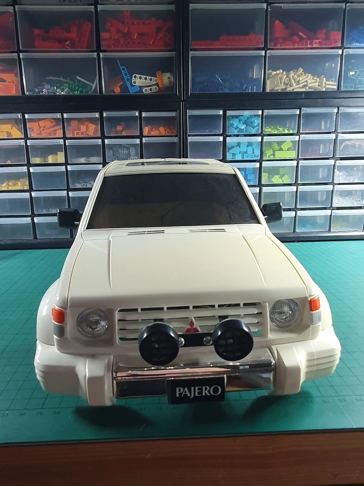 Tamiya Karosserie Mitsubishi Pajero mit Beleuchtung - Bild 2 von 4