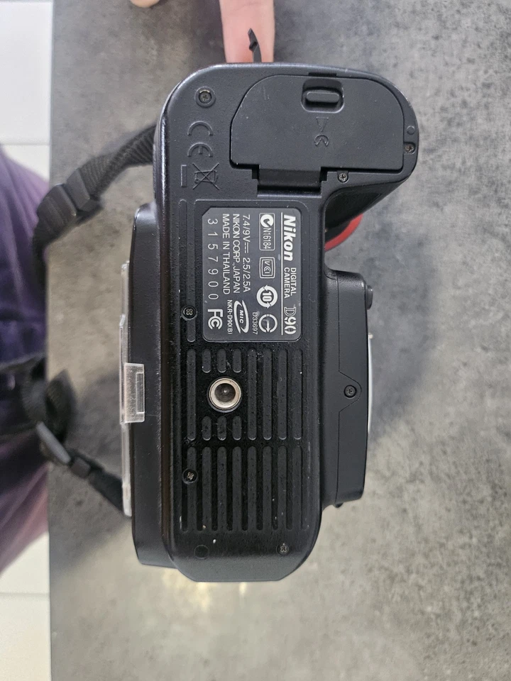 Nikon D90 DSLR Camera Body Only BLACK - image 3 of 4