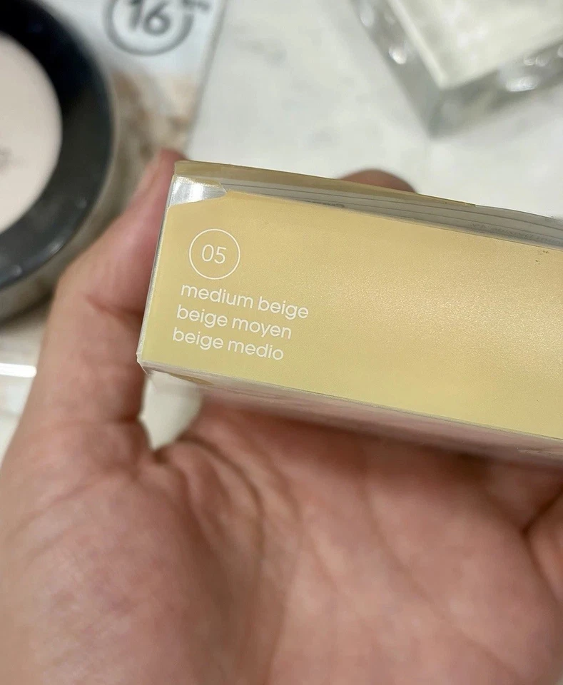 Revlon New Complexion One-Step Compact SPF15 05 Medium Beige NEW IN BOX + GIFT - Image 3 of 4