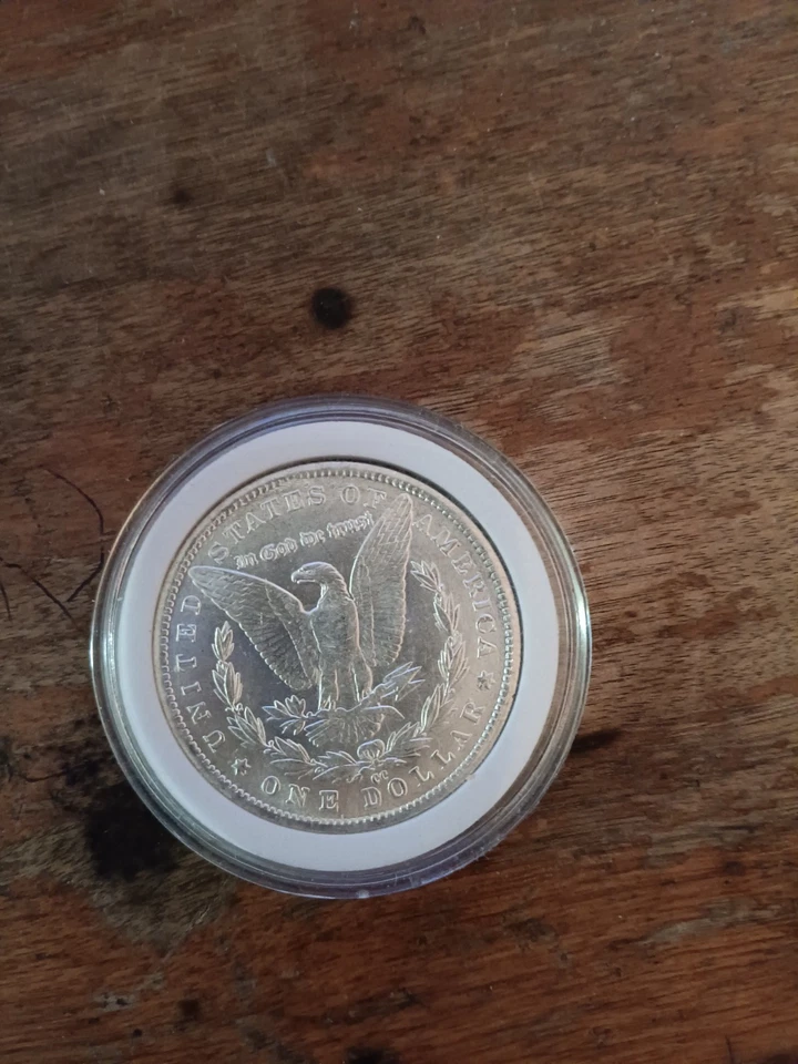 Dólar de plata Morgan 1885 CC circulado Foto 2 de 2