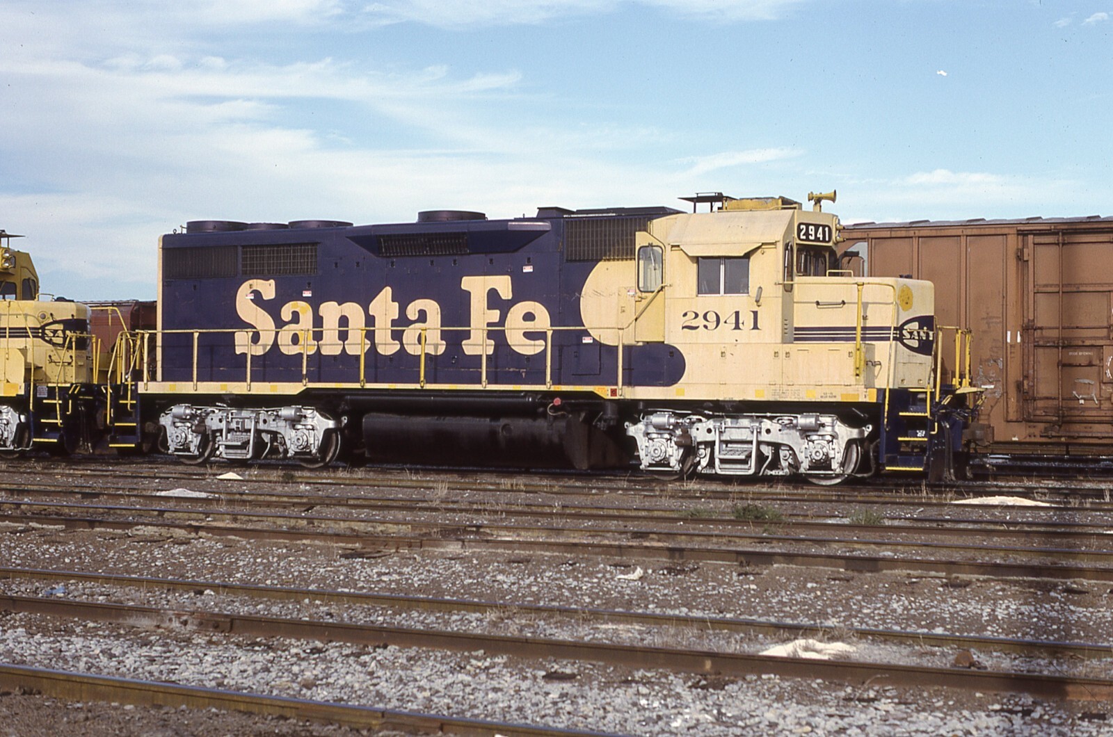MS: Original Slide ATSF Santa Fe GP35u #2945 - Saginaw TX 1990 | eBay
