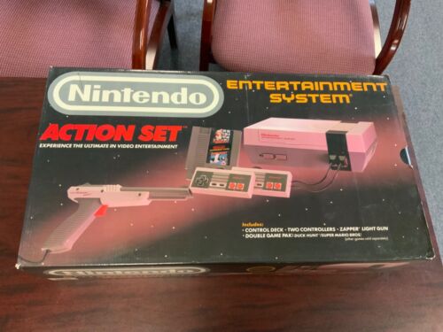 Ensemble d'action 8 bits Nintendo NES console pistolet gris boîte d'origine emballage propre - Photo 1/5