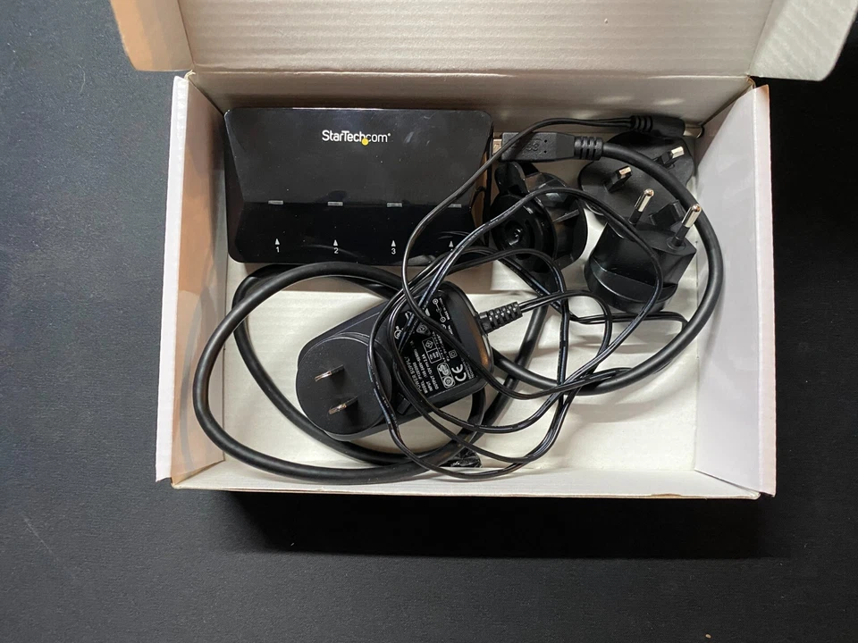 StarTech 4-Port USB 3.0 Hub Plus Dedicated Charging Port (ST53004U1C) - Image 4 of 4