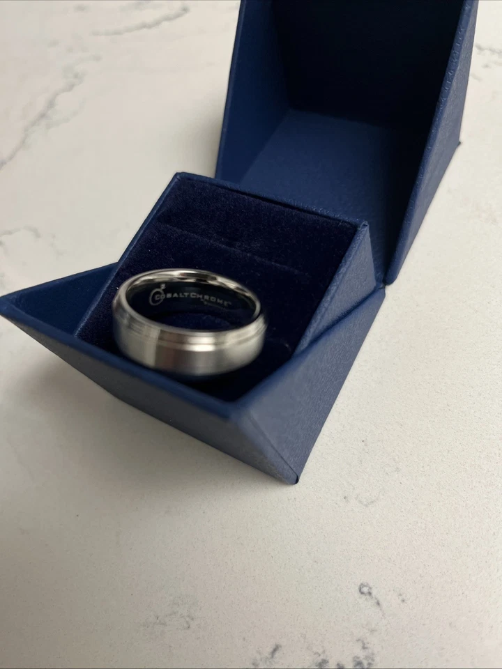 Alianza de Boda - Borde Paso Nilo Azul Acabado Satinado, Tamaño 9.5 en Cobalto - 8 mm Foto 2 de 4