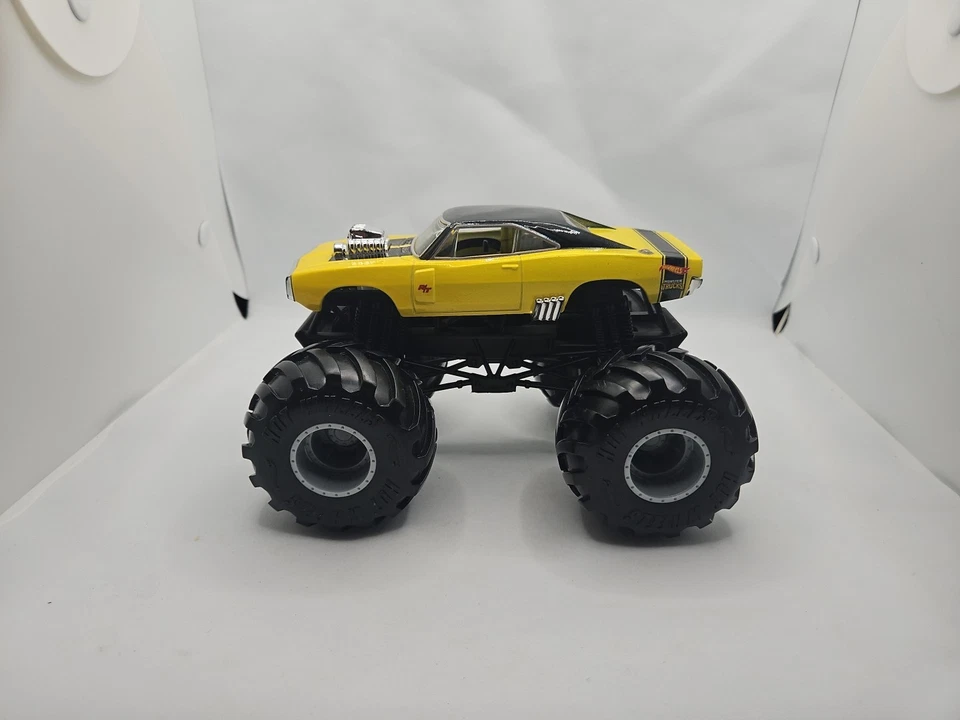 Camionetas Monster Jam Dodge Charger 2016 1:24 #BXL Hot Wheels Foto 2 de 4