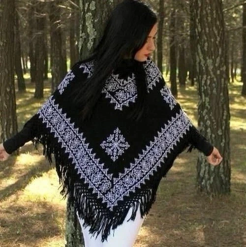Vintage Handwoven Black & White Embroidered Poncho Shawl Folk Art Fringe Artisan
Opens in a new wind