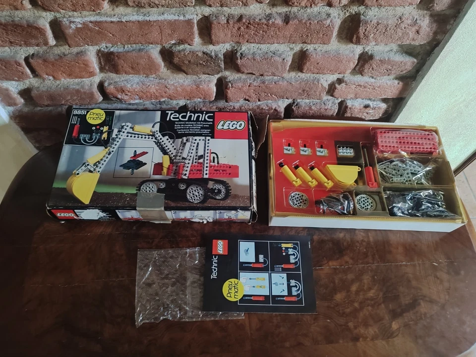 LEGO Technic 8851 Excavator, foto 2 di 5