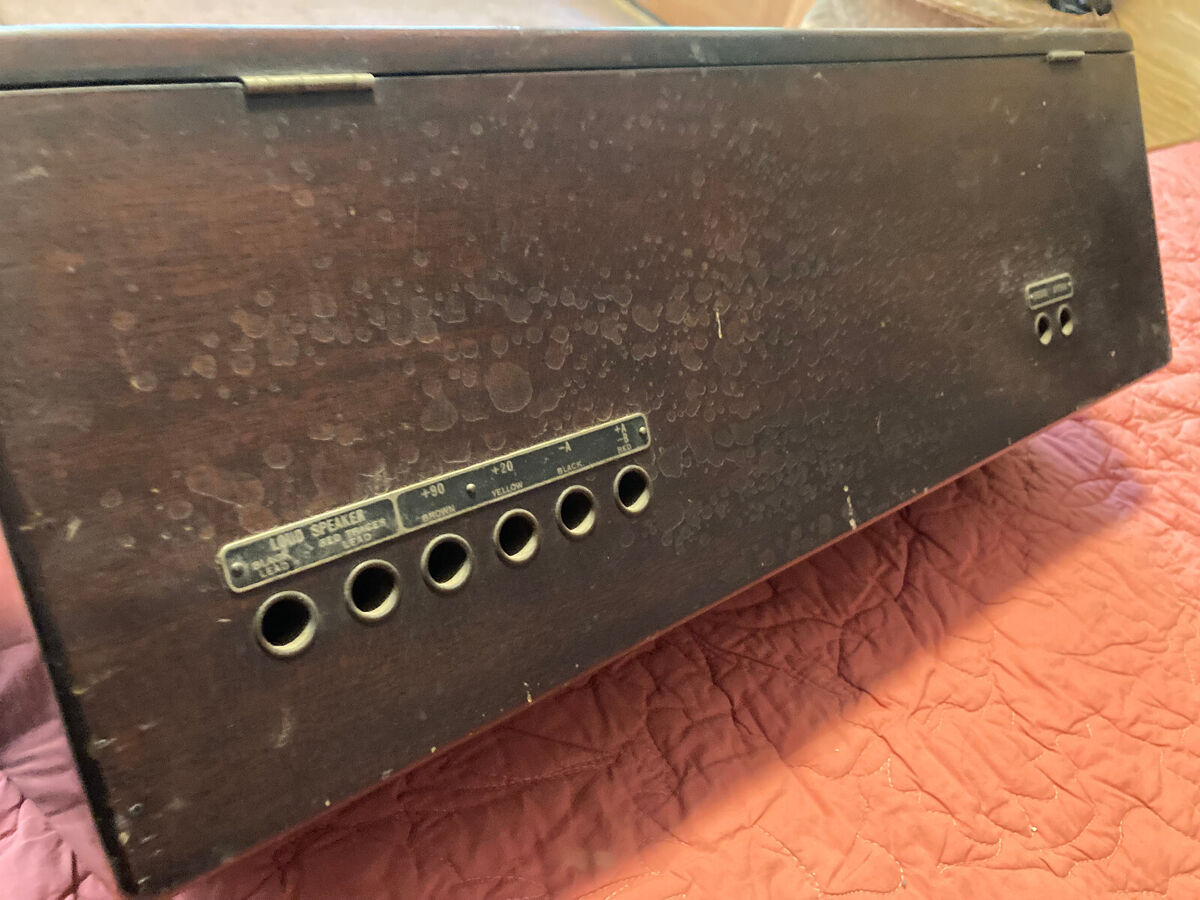 Atwater Kent Model 20 Compact Tube Radio Receiver and Horn Atwater Kent Model 20 Compact Tube Radio Receiver and Horn
