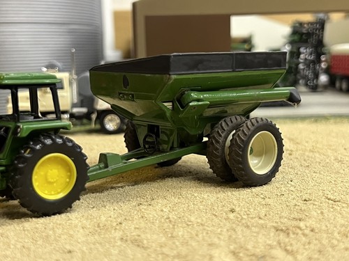 1/64 Brent 674 Grain Cart w/ Duals Speccast Green Unverferth Corner Auger