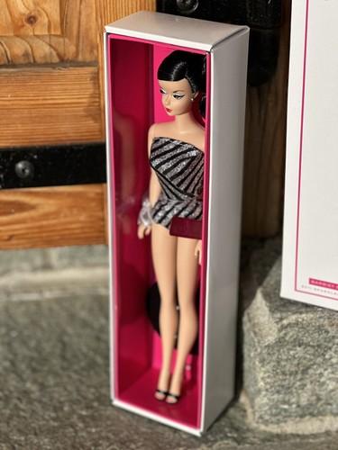 BARBIE 60th sparkle PLATINIUM signature inspiring girls 1959 2018 NRFB #FXD73 - Foto 5 di 24