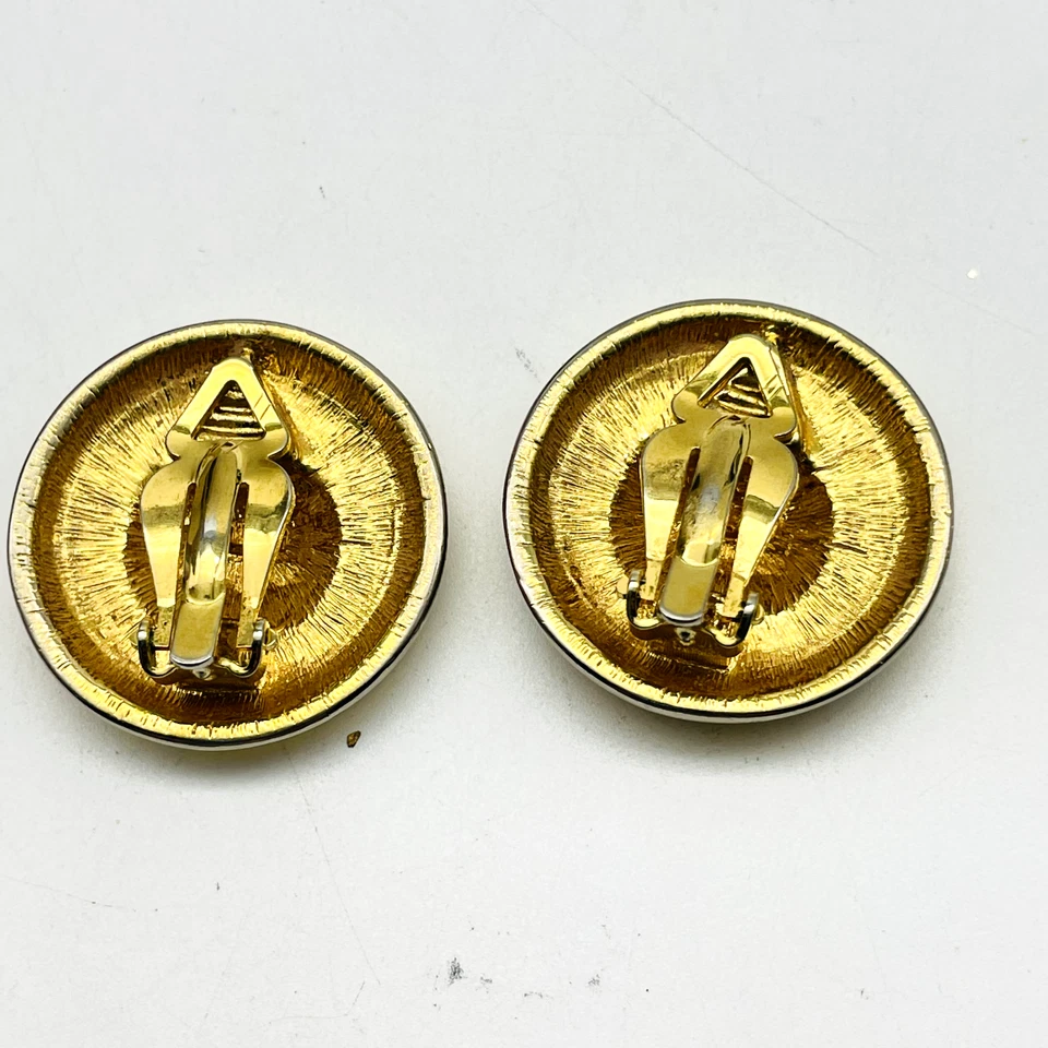 LIZ CLAIBORNE LCI Shield Button Earrings Gold Tone Clip On Classic Career Work - Изображение 2 из 4