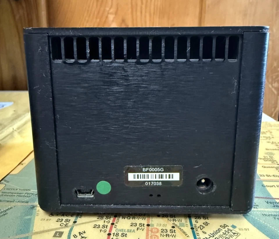 Butterfly Labs BF0005G GH/s ASIC Bitcoin BTC Miner con fuente de alimentación y cable de interfaz Foto 3 de 4