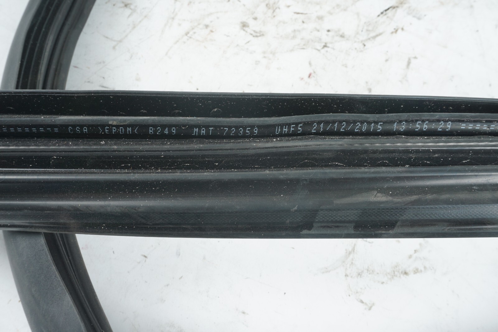 14 - 20 MASERATI QUATTROPORTE FRONT LEFT DRIVER DOOR WEATHERSTRIP SEAL OEM