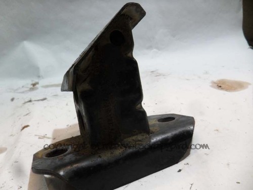 Mitsubishi Challenger Shogun Sport 96-08 2.5 4D56 OS RH engine mount bracket - Picture 2 of 2
